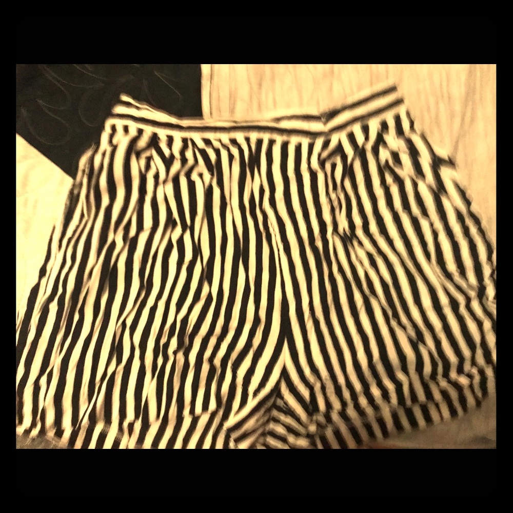 H&M flowy striped shorts